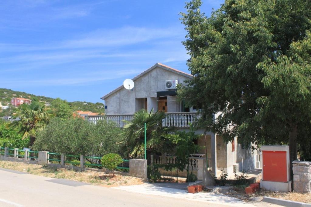 Apartments With A Parking Space Sali, Dugi Otok - 8172 Экстерьер фото